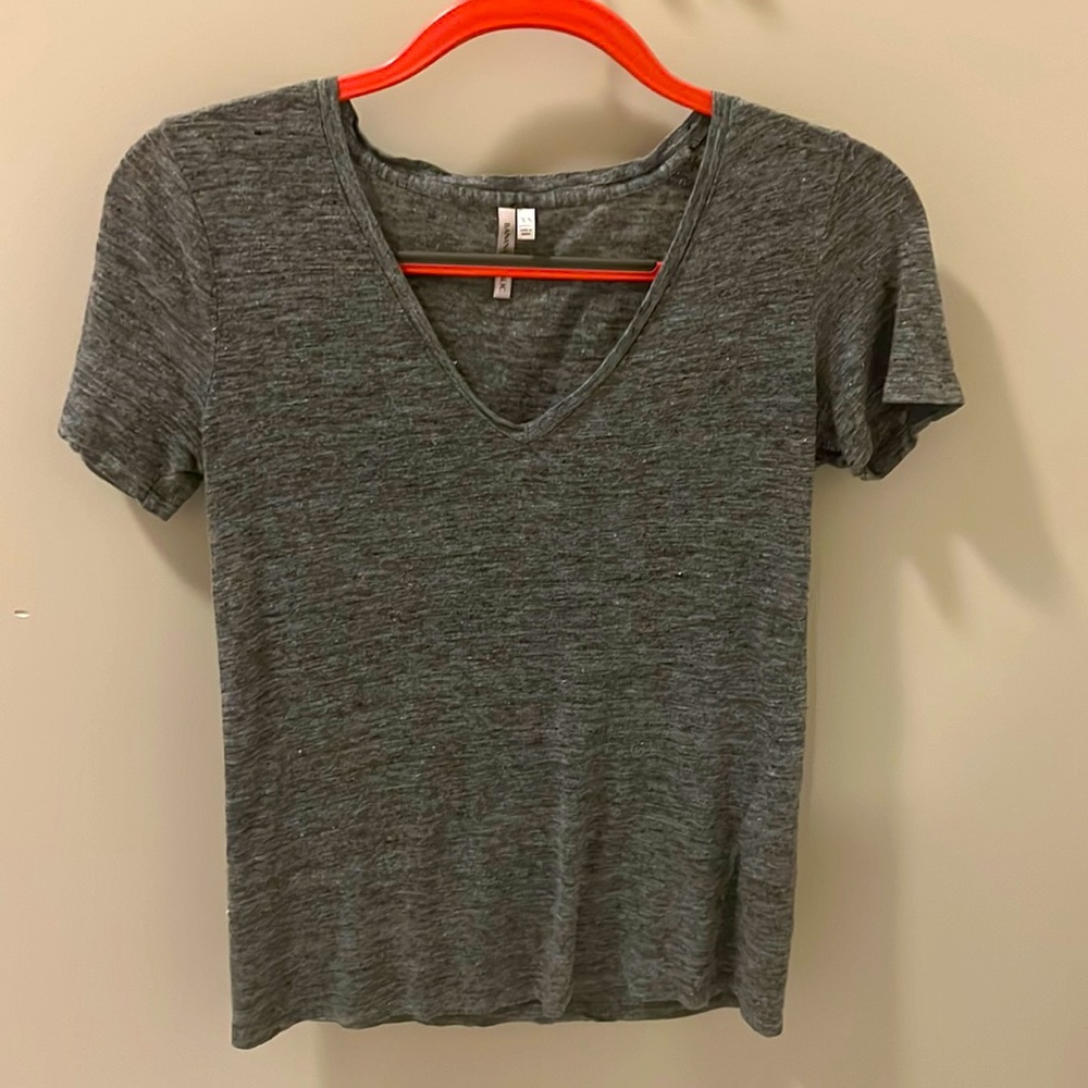Banana republic v neck T shirt. XS never worn